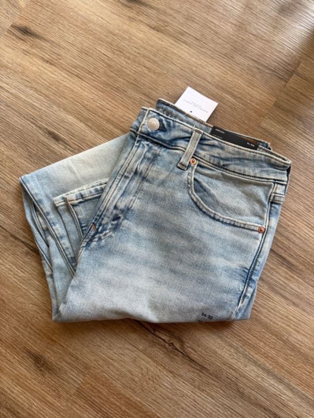 NWT AMERICAN EAGLE MEN JEANS Slim Straigh in Light wash color SZ 34-32
